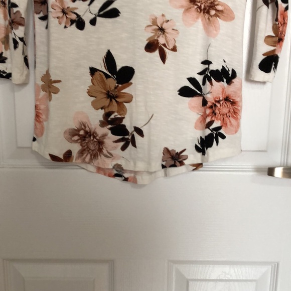 Le Chateau Womens top. Sz XS, nice lace detail at top, Pretty fall floral print - Picture 5 of 5